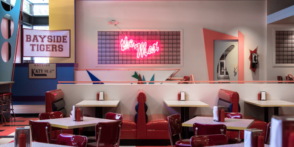 "Glābējzvana" faniem patiks: radīts restorāns, kurā izskatās uz mata kā slavenajā seriālā