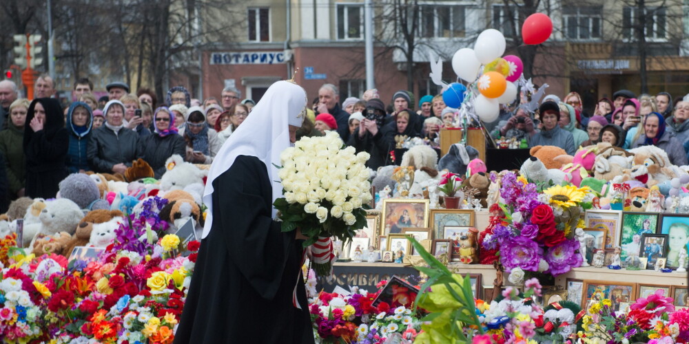 40 дней со дня пожара в Кемерово: патриарх Кирилл посетил народный мемориал жертвам трагедии