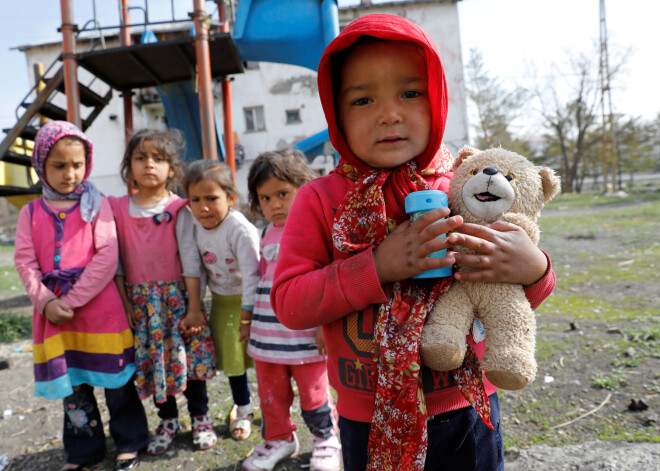 Visiem bērniem migrantiem, kuri Eiropu sasniedz vieni, būtu jānodrošina aizbildnis, uzskata EP