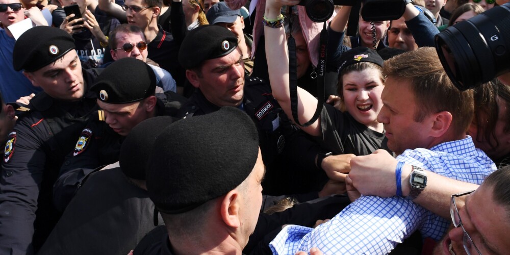Pret Putinu vērstās protesta akcijas laikā Krievijā aizturēts vairāk nekā 1600 cilvēku