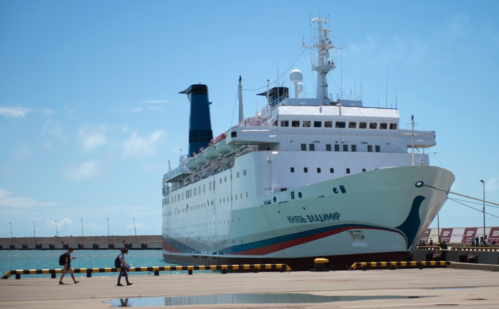 Kruīza kuģi, kas ceļo no Sočiem uz Krimu, vajā viena nelaime pēc otras