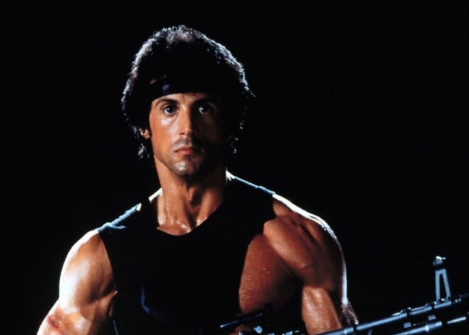 Silvestrs Stallone kā Rembo.