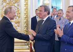 Kritiku izpelnās Šrēdera sirsnīgais rokasspiediens viesos pie Putina