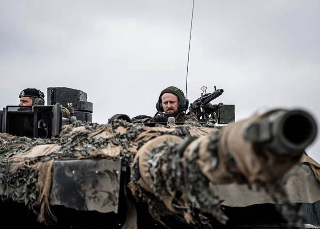 Merkele neapmierināta ar Vācijas armiju, tāpēc aicina palielināt militāros izdevumus