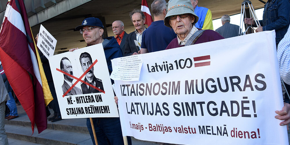 Pie Latvijas Okupācijas muzeja protestē pret "Uzvaras dienas" svinēšanu