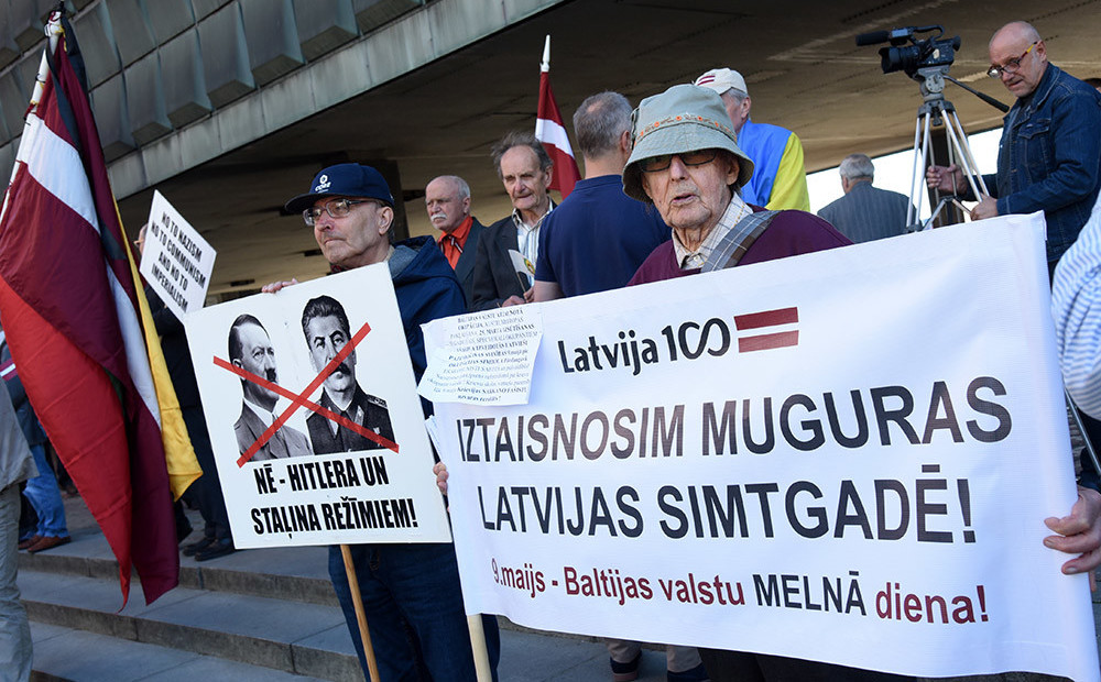 Pie Latvijas Okupācijas muzeja protestē pret 