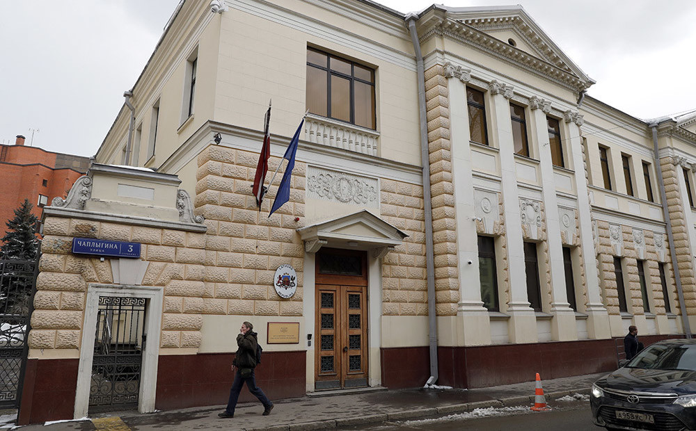 Maskavā noticis uzbrukums Latvijas vēstniecībai