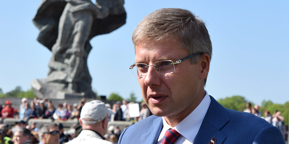 Ušakovs aicina audzināt bērnus par Latvijas patriotiem un veterānu piemiņas cienītājiem