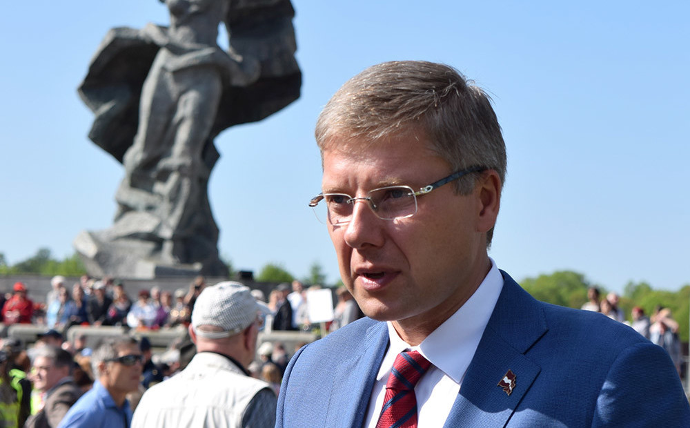 Ušakovs aicina audzināt bērnus par Latvijas patriotiem un veterānu piemiņas cienītājiem