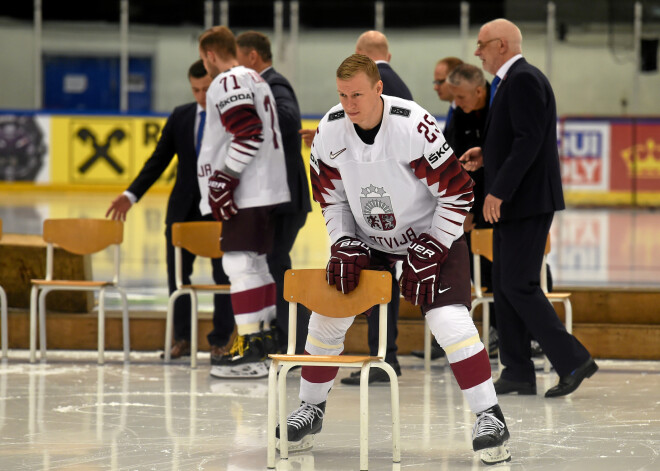 Latvijas hokeja izlase piektdien Herningā aizvadīja vieglu treniņu pirms sestdien gaidāmās svarīgās cīņas pasaules čempionātā pret Vācijas valstsvienību, pirms nodarbības arī veicot tradicionālo komandas kopbildes fotosesiju.