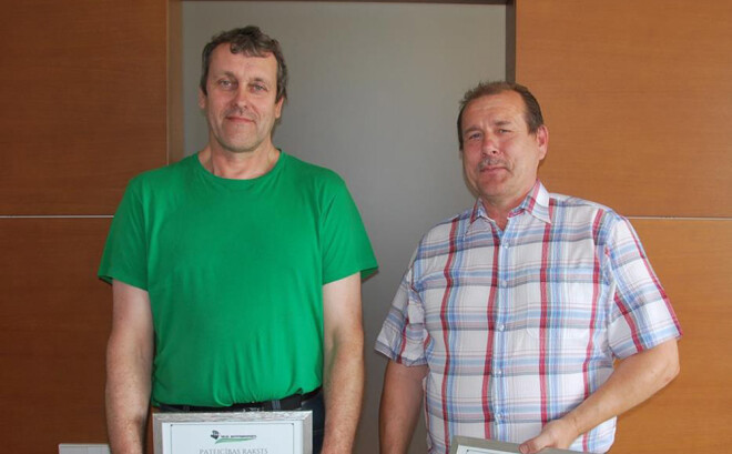 A/S "Talsu Autotransports" šoferi Andris Neimanis un Ilmārs Krišlauks.