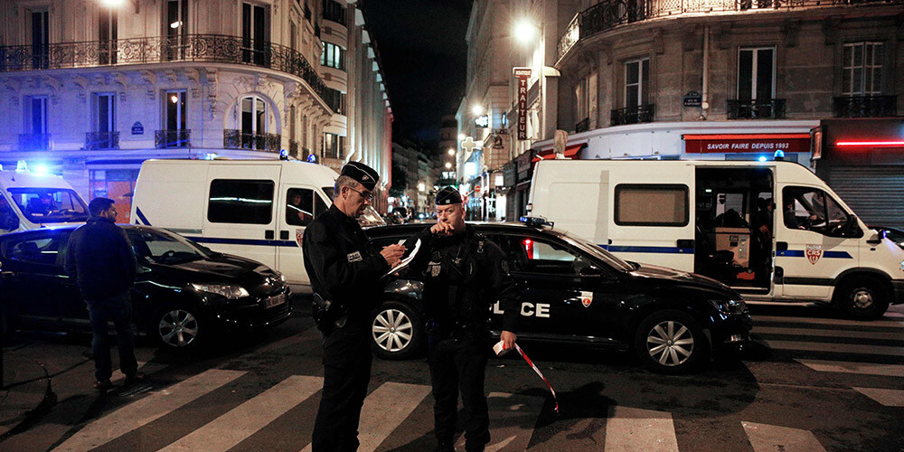 Terors Parīzē: vīrietis ar nazi nogalina vienu un ievaino 4 cilvēkus