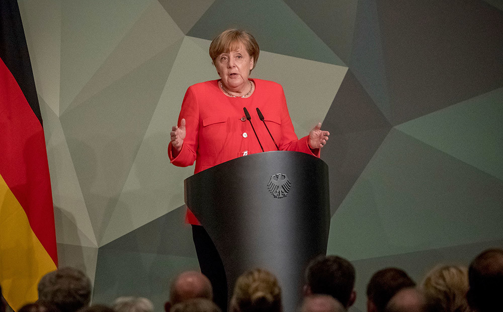 Pasaule kļūst arvien neprognozējamāka, tāpēc Merkele sola nākotnē atvēlēt vairāk līdzekļu aizsardzībai