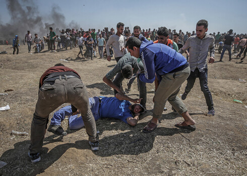 Ievainots palestīnieties Gazas joslā.
