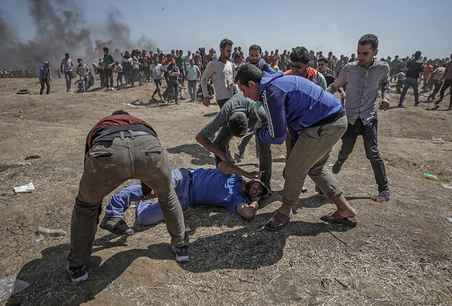 Ievainots palestīnieties Gazas joslā.