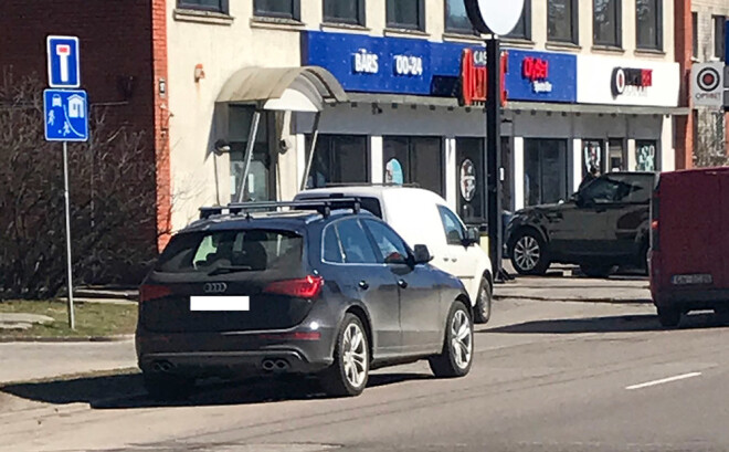 Baibas auto bieži manīts pie spēļu zālēm guļamrajonos.