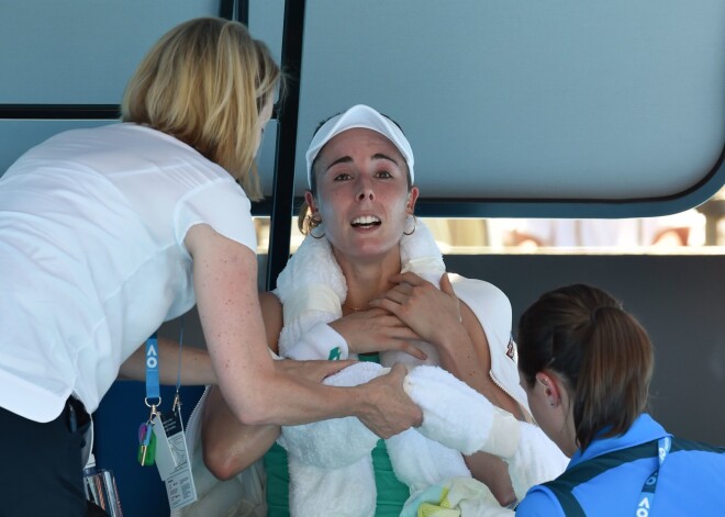 Franču tenisistei Kornē laimīgā kārtā izdevies izsprukt no diskvalifikācijas