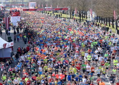 Rīgas maratona skrējēji pusmaratona un maratona distancēs 2017. gadā.