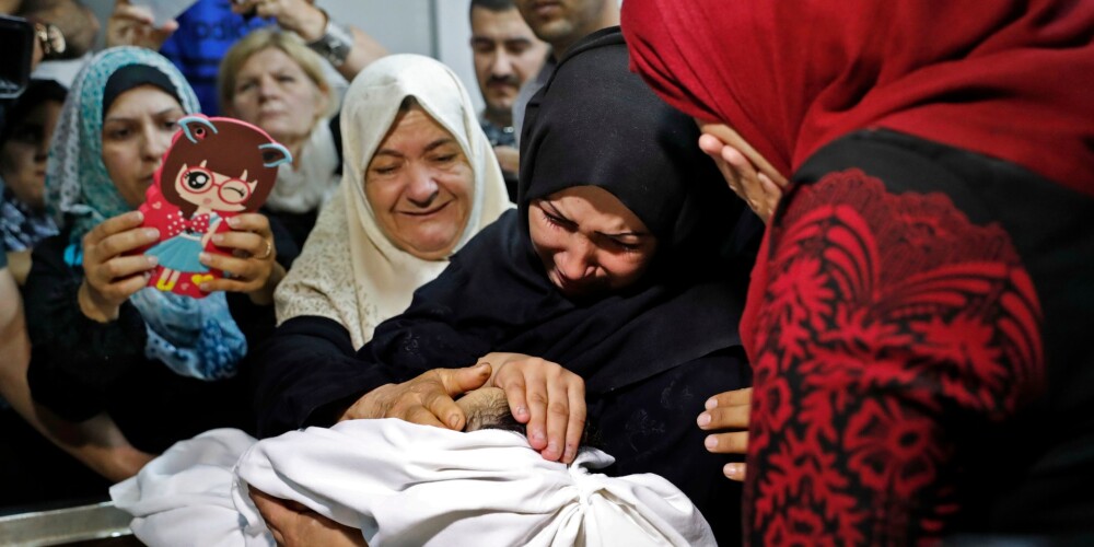 «Она много плакала, а затем замолчала»: мать рассказала о смерти восьмимесячной дочери в Газе