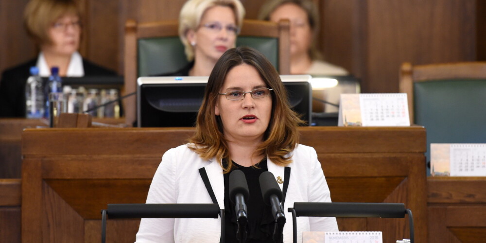 Politiķe Inga Bite pēc bērna kopšanas atvaļinājuma atgriezusies Saeimā
