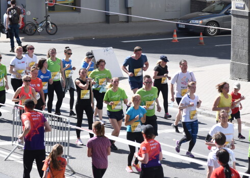 Skrējēji "Lattelecom" Rīgas maratona 6 km distancē 2017. gadā.