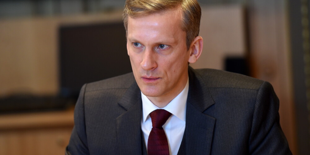 Saeimas komisija neatbalsta Kušnera atkārtotu apstiprināšanu Latvijas Bankas padomes locekļa amatā