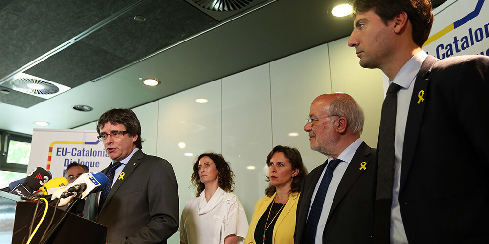 EP deputāti aicina ES kļūt par vidutāju Katalonijas krīzē