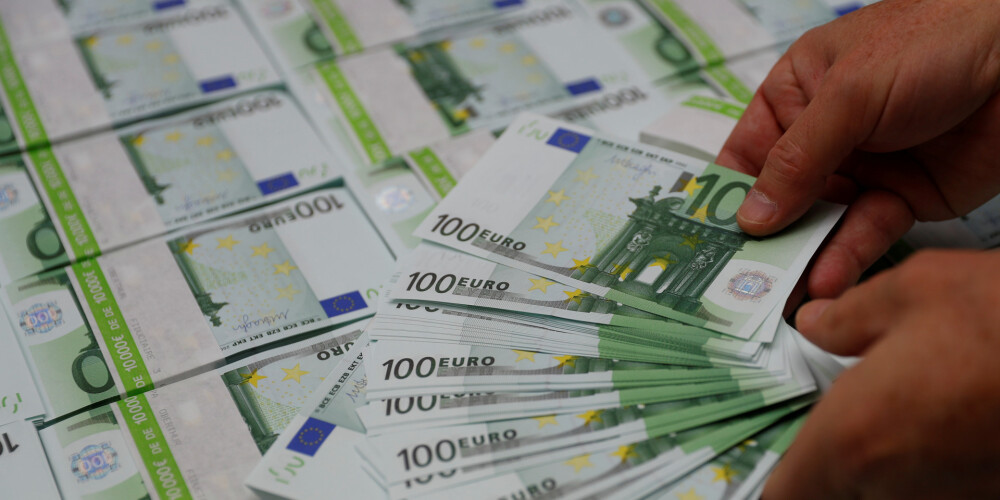 Latvijā šomēnes nodokļu parāds samazinājies līdz 1,23 miljardiem eiro