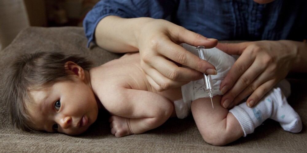 Новую вакцину проверяют на новорожденных детях!