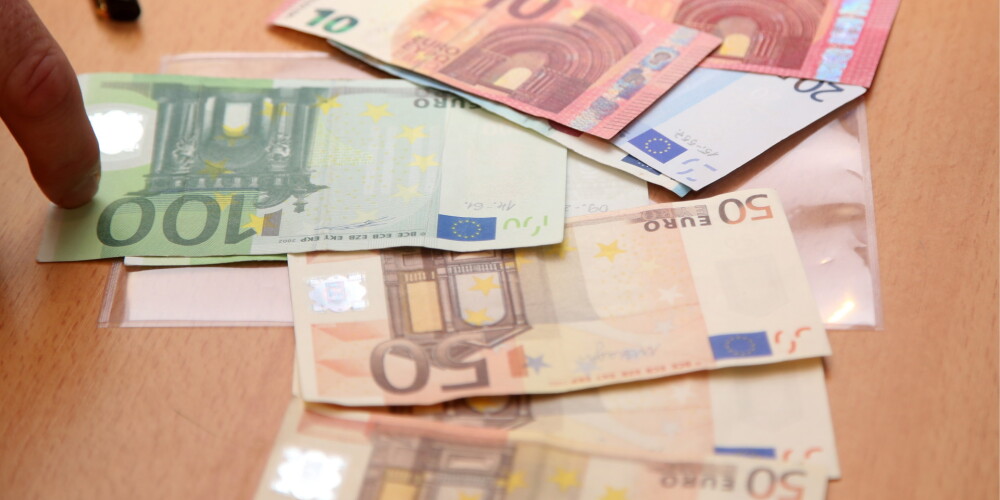 "Čaulas kompāniju" noguldījumu apjoms bankās samazinājies par miljardu eiro