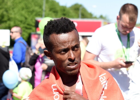 Это рекорд! Бегун из Эфиопии пробежал Рижский марафон быстрее всех