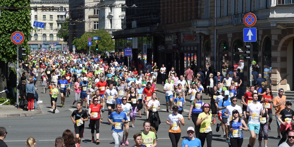 FOTOREPORTĀŽA: Rīgā skrēja tūkstoši. Atskats uz "Lattelecom" Rīgas maratonu