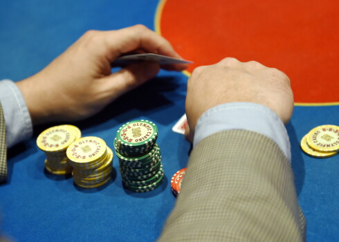 Azartspēļu organizētāji atkarību ārstēšanai ziedo maz