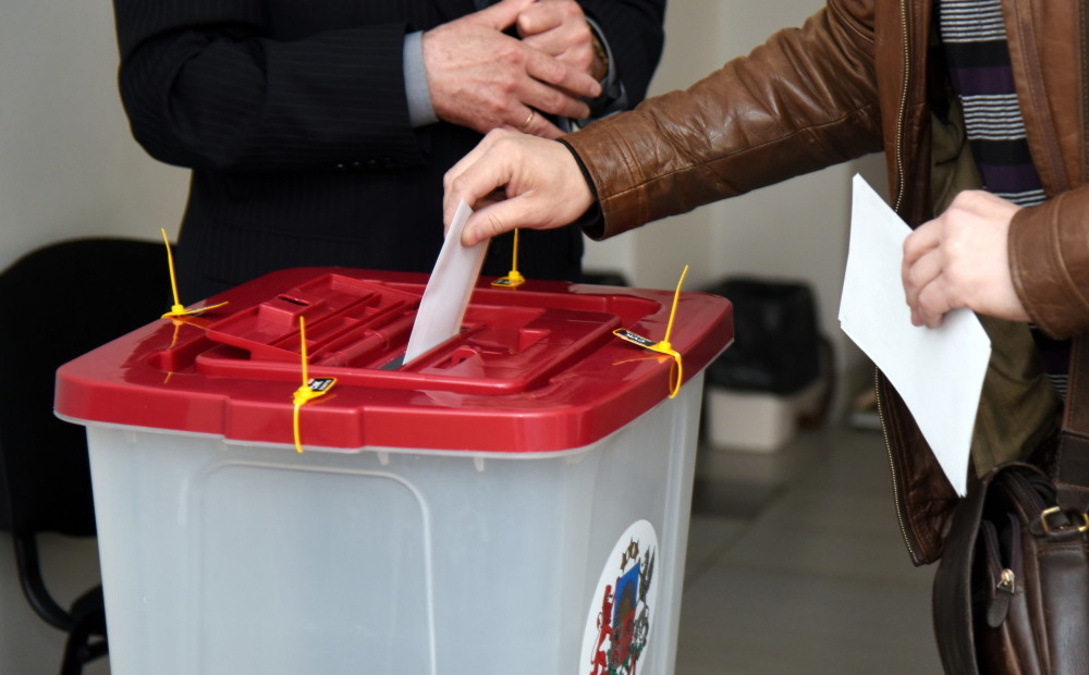 Latvijas valstspiederīgie Lielbritānijā Saeimas vēlēšanās varēs nobalsot pa pastu vai 15 vēlēšanu iecirkņos