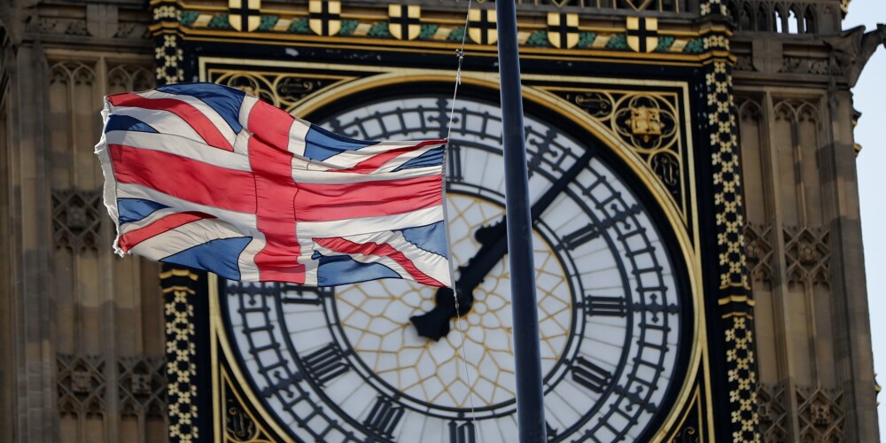 Lielbritānijas deputāti aicina cīnīties pret korumpētajiem krieviem Londonā