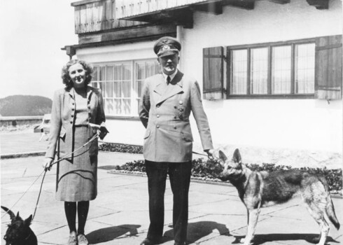 Ева Браун и Адольф Гитлер, июнь 1942