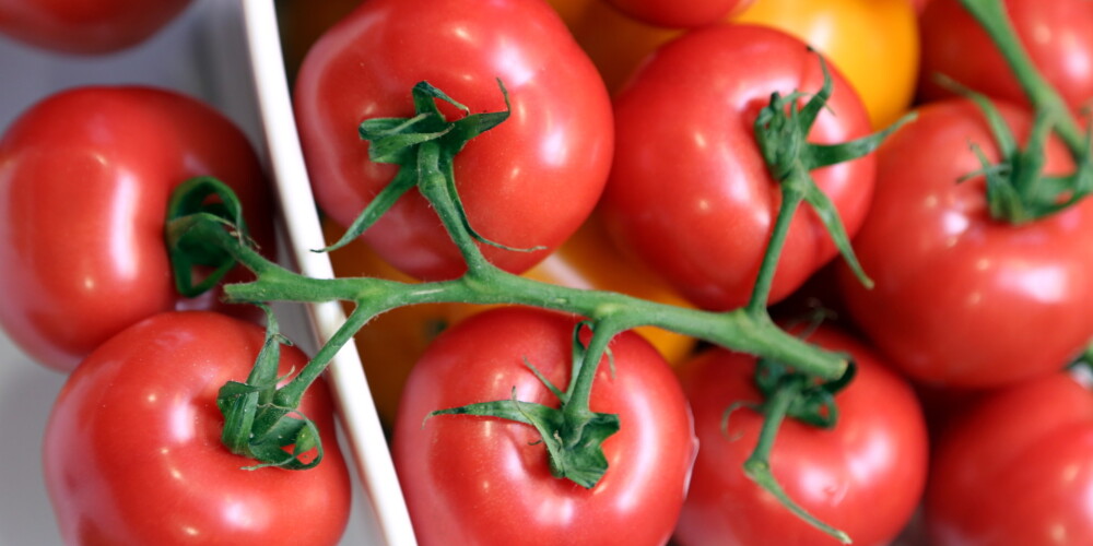 Kas labs tomātos un kāpēc tos vajadzētu iekļaut savā ēdienkartē