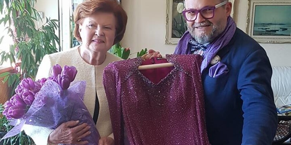 Vaira Vīķe-Freiberga Modes muzejam nodevusi savas otrās inaugurācijas balles kleitu