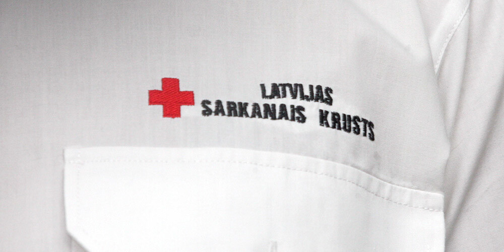 Atbalstu bēgļiem un patvēruma meklētājiem turpmāk sniegs "Latvijas Sarkanais Krusts"