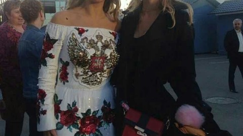 Собчак вычислила, сколько стоит красное платье Алины Кабаевой Москва ФедералПрес