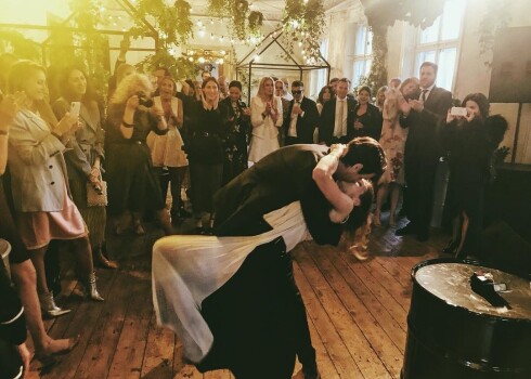 Modele Karlīna Caune ar vīru Ludvigu sarīkoja kāzu svinības F.F. fon Stricka villā.