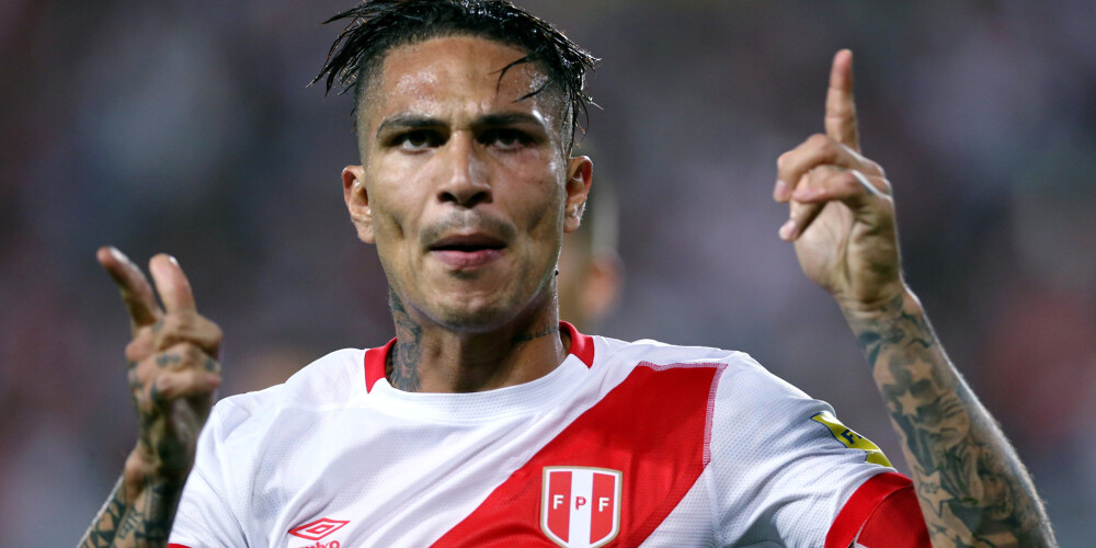 Daudzi futbolisti un viņu pārstāvji cenšas palīdzēt kokaīna lietošanā pieķertajam Peru izlases kapteinim