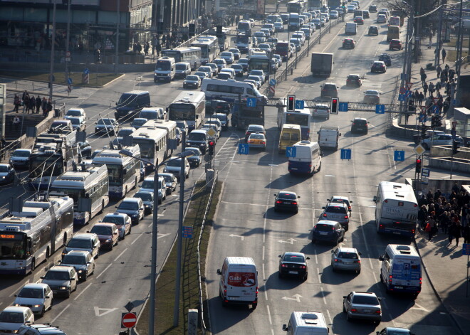 No nākamā gada gaidāmas automašīnu ekspluatācijas nodokļu izmaiņas - iedzīvotāji sāk pārskatīt auto iegādes plānus