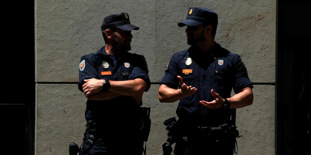 Spānijas policija saistībā ar valsts līdzekļu izšķērdēšanu veic plašu operāciju Katalonijā