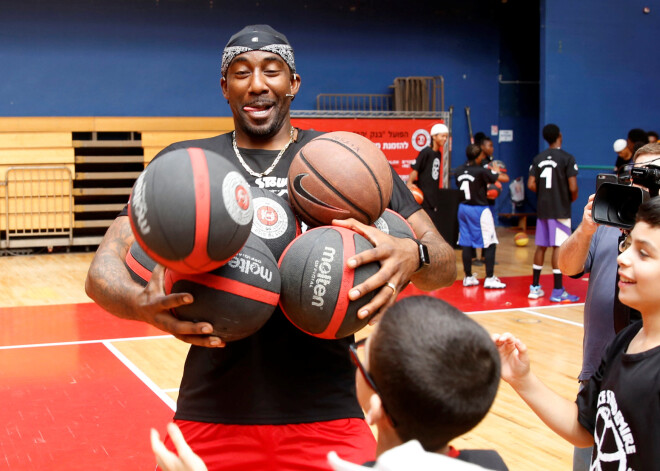 35 gadus vecā basketbola leģenda Amare Stademairs vēlas atgriezties NBA