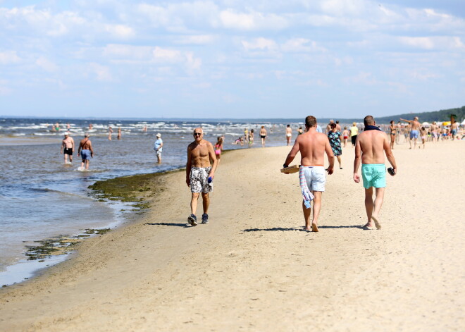 Ūdens temperatūra Jūrmalā paaugstinājusies līdz +18 grādiem