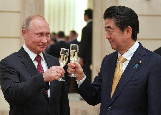 Putins un Abe apsprieduši Kuriļu salu jautājumu