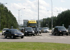 Ceļā uz Jūrmalu atkal izveidojušies sastrēgumi