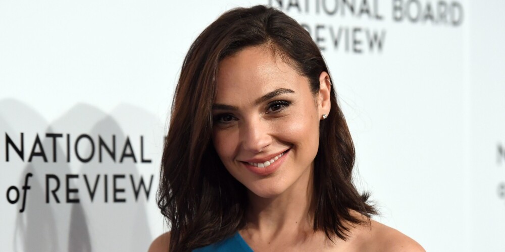 Gala Gadota (dzimusi 1985. gada 30. aprīlī) ir Izraēlas aktrise un modele. 18 gadu vecumā kļuva par Miss Israel 2004. Pēc tam divus gadus dienējusi Izraēlas aizsardzības spēkos. Pirmā kinoloma bija Žizelas Jašaras loma četrās "Ātrs un bez žēlastības" filmās (no Fast & Furious līdz Furious 7). 2016. gadā guva ievērību ar Brīnumsievietes lomu DC Extended Universe: Batman v Superman: Dawn of Justice (2016), Wonder Woman (2017), Justice League. 2018. gadā Gadota tika iekļauta Time 100 ietekmīgāko cilvēku sarakstā.