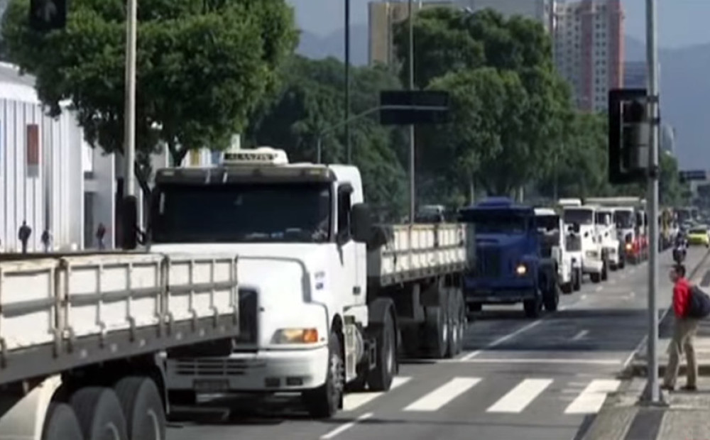 Brazīlijā kravas automašīnu šoferu streika dēļ slēgtas skolas un atcelti avioreisi